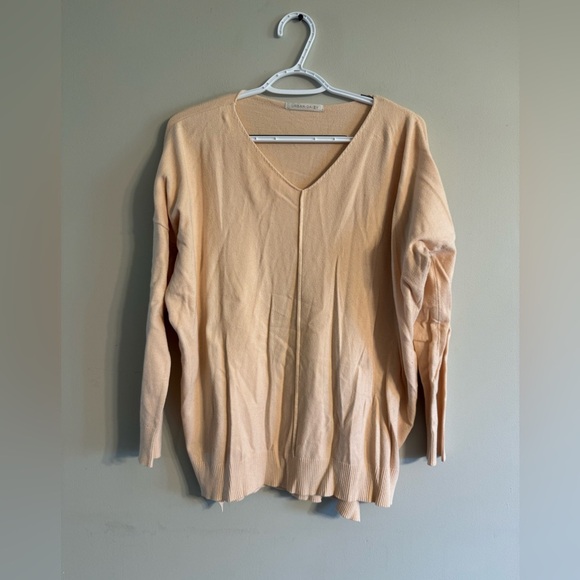 🔴Urban Daizy Orange V-Neck Sweater - Picture 2 of 6